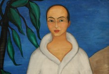 Bildet viser et oljemaleri av en mann i hvit bluse, på en mellomblå bakgrunn. Et kunstverk av Hélène Perdriat som levde fra 1894 til 1969.